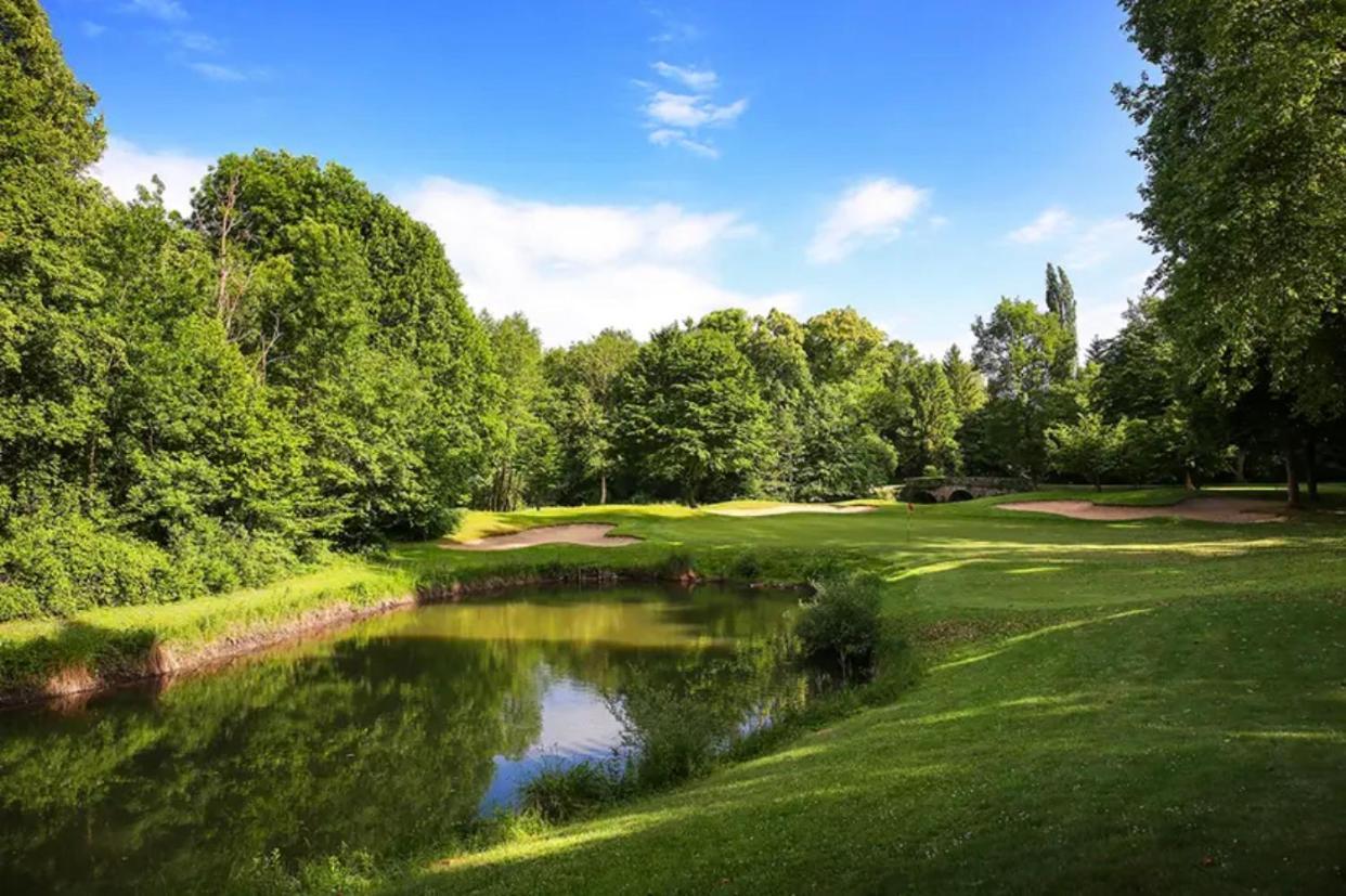 Chateau D'Augerville Golf & Spa Resort Exterior photo